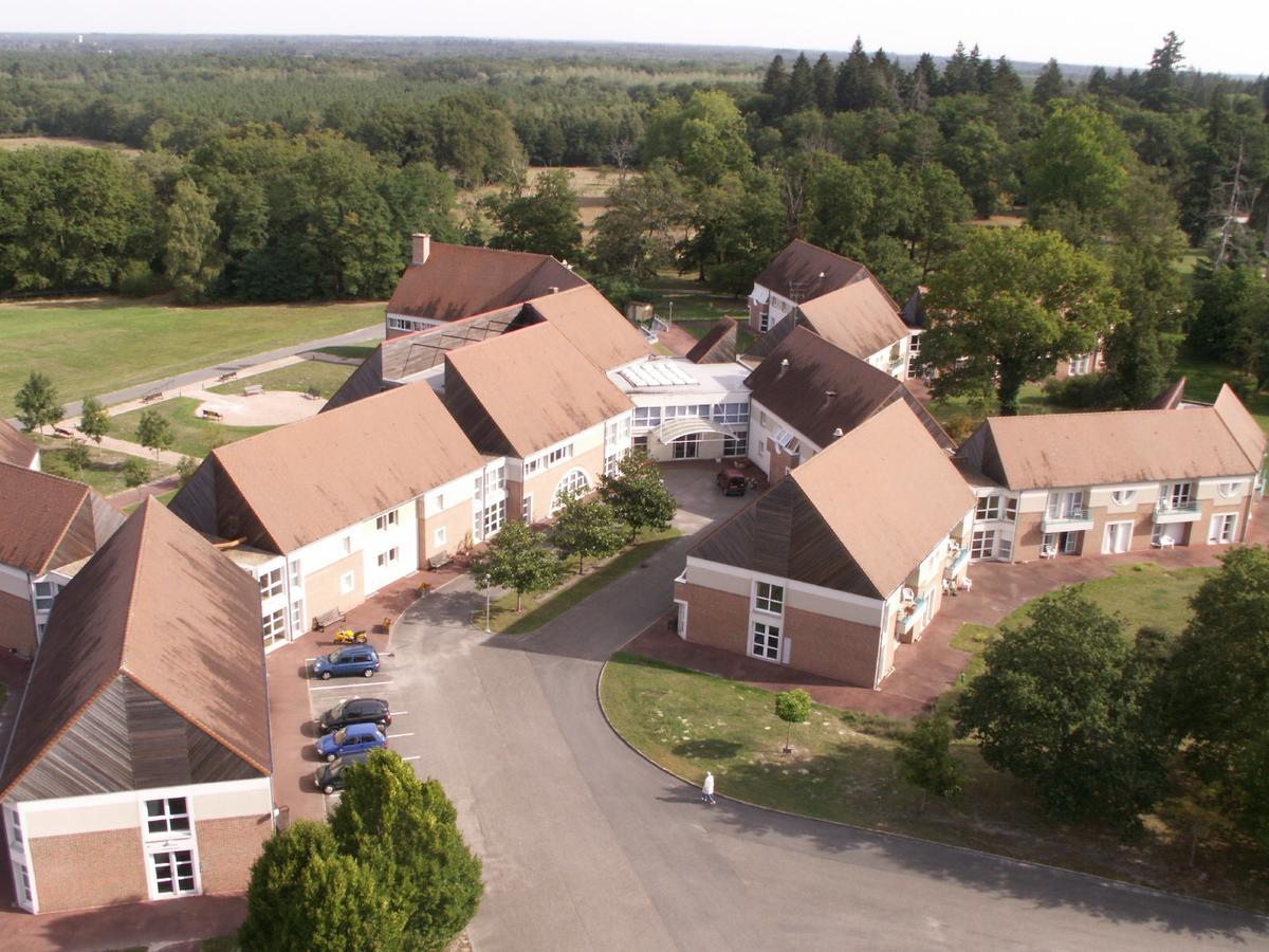 Domaine De Mont-Evray Hotel Nouan-le-Fuzelier Exterior photo